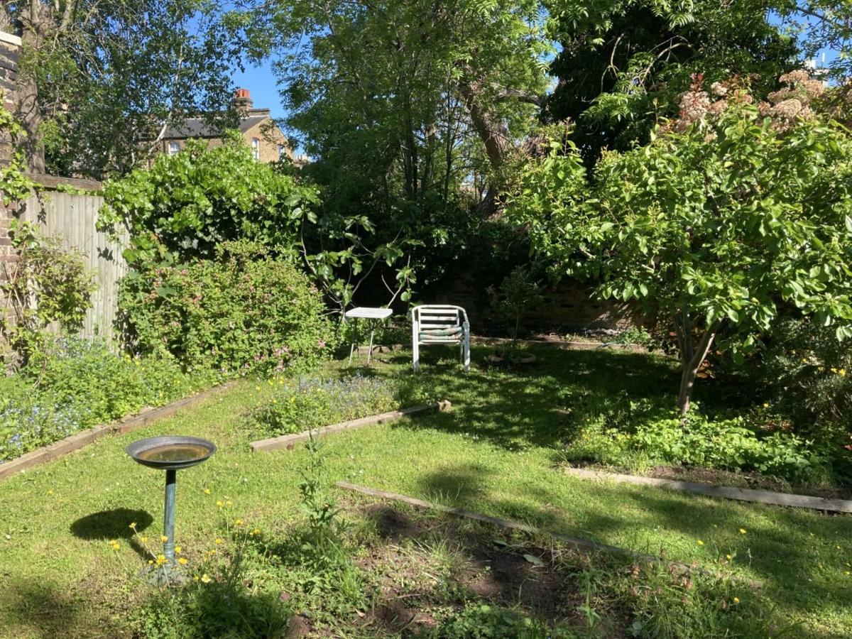 Stunning Ground Floor Garden Apartment - Entire Apartment, Centrally Located, With Free Off Road Parking By Flat & Wiffi, Beautifully Secluded, 3 Mins From All Amenities 伦敦 外观 照片